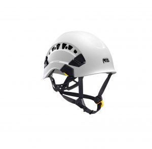 Der Helm Petzl VERTEX VENT ist ein stylischer, weißer Kletterhelm mit schwarzen Belüftungslöchern und verstellbarem Kinnriemen. Sein Design betont Sicherheit und Komfort, wobei das Markenlogo prominent an der Seite angebracht ist.