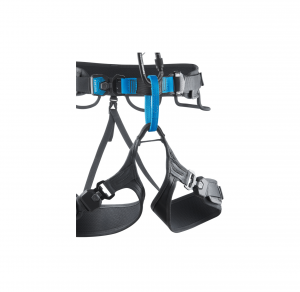 Der Sitzgurt Edelrid Wing Universal Klettergurt verfügt über verstellbare Beinschlaufen und einen gepolsterten Hüftgurt, der sich durch einen blauen zentralen Einbindepunkt und schwarze Schnallen zur sicheren Befestigung auszeichnet und so bei jedem Klettern sowohl Komfort als auch Sicherheit gewährleistet.