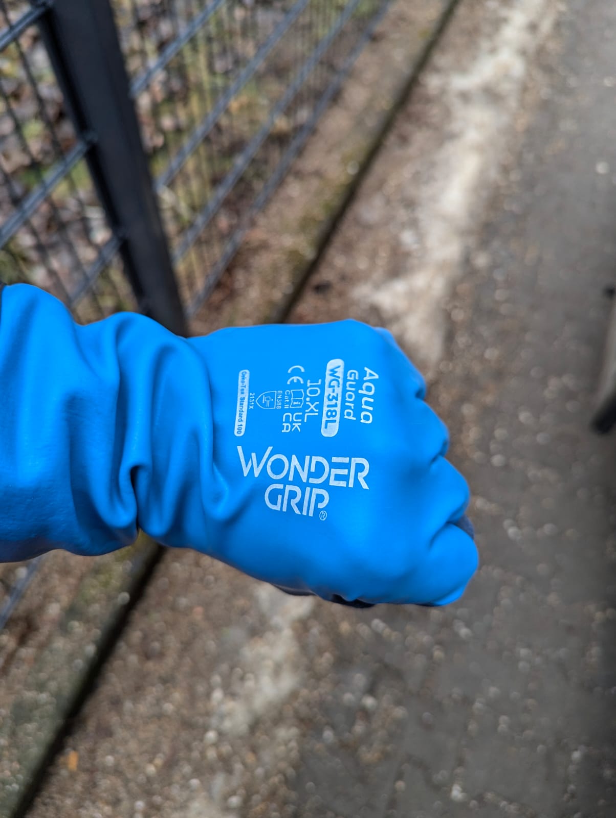 Praxistest des wasserdichten Wonder Grip Aqua Guard im Arbeitseinsatz